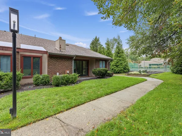 300 Uxbridge Dr, Cherry Hill, NJ 08034