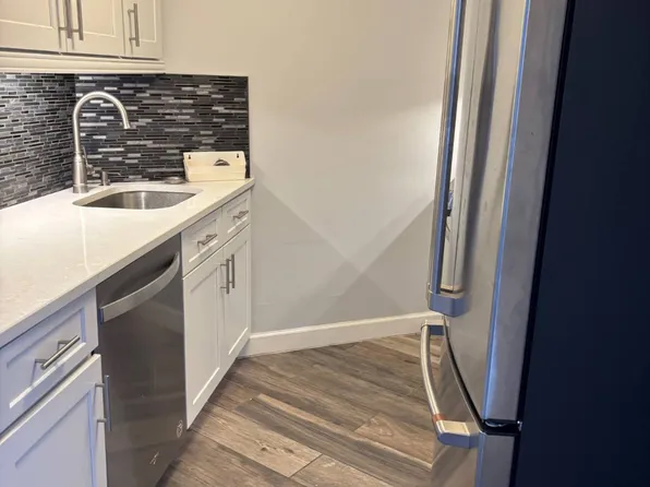 2 Bay Club Dr APT 4R, Flushing, NY 11360