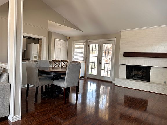 3rd image of 928 Wisteria Way