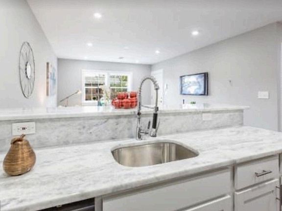5th image of 5931 Maple Ave #1A