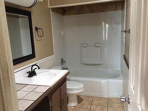 3rd image of 1003 Crescent Dr