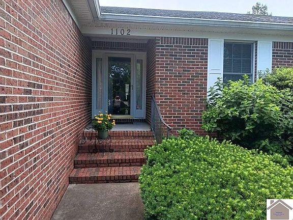 3rd image of 1102 Robinwood Dr