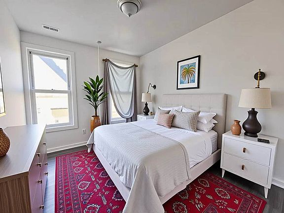 2nd image of 124 32nd St #2