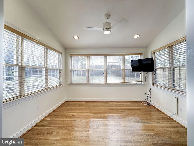 5208 Glenwood Rd — Photo 21