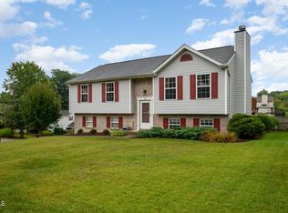 1739 Deer Run Dr, Burlington, KY 41005