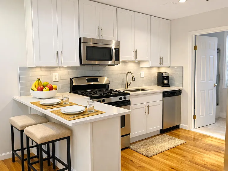 409 Adams St #5 — Photo 3