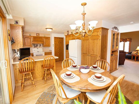 3rd image of 1209 Woodland Dr