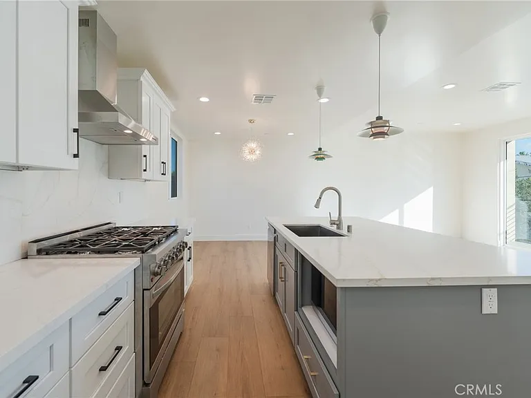 714 N Chestnut Ave — Photo 12