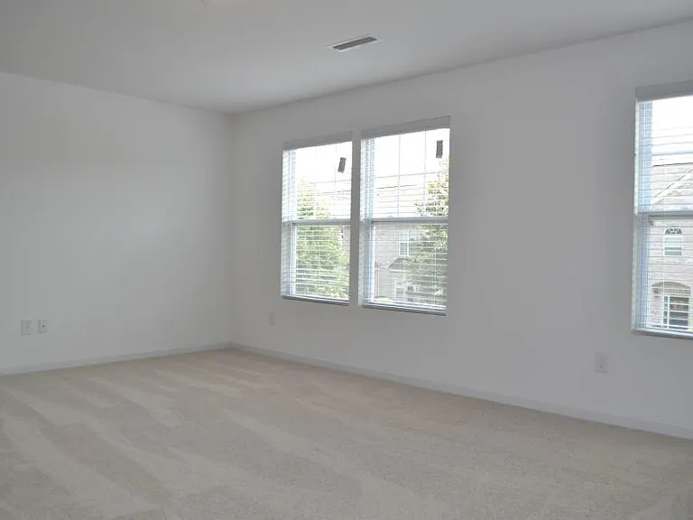 2420 Autumn Mist Dr — Photo 9