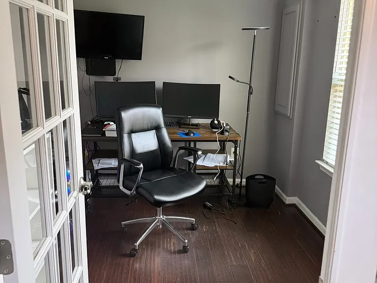 Lowe level office/library or bonus room