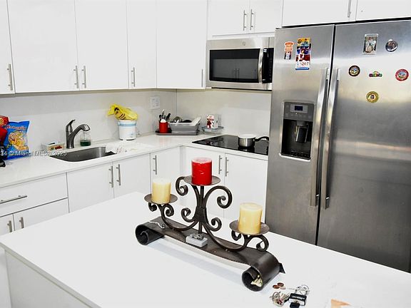 3rd image of 1555 W 44th Pl APT 250