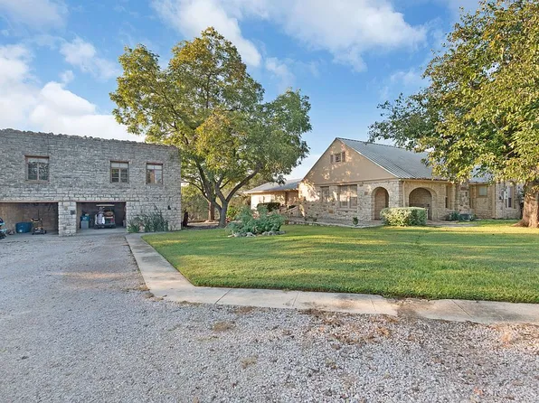 1102 W 4th St, Lampasas, TX 76550