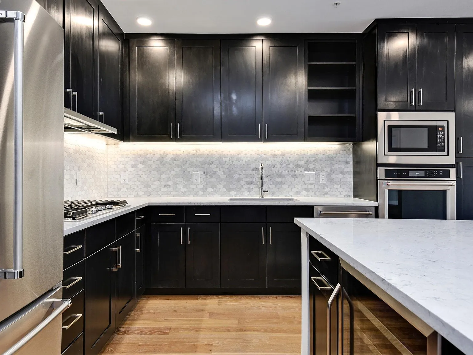 2 bed, 2.0 bath, 1150 sqft, $3,200 — Photo 3