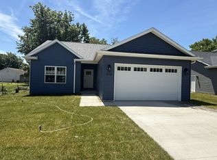 405 E Larmon St, Tolono, IL 61880