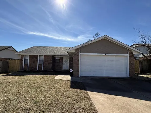 1720 SE 7th St, Moore, OK 73160