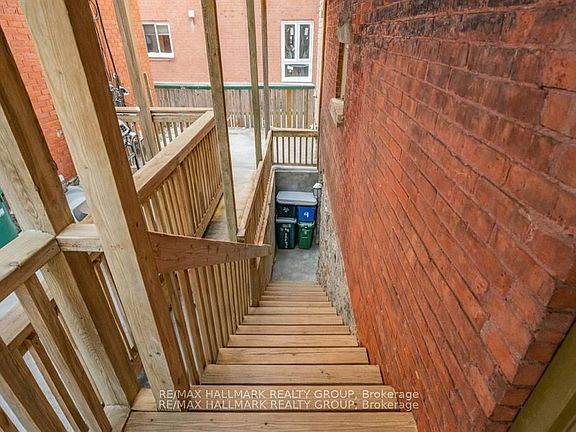 3rd image of 121 Osgoode St