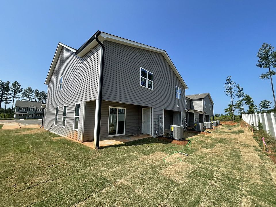 2nd image of 1080 Peony Ln