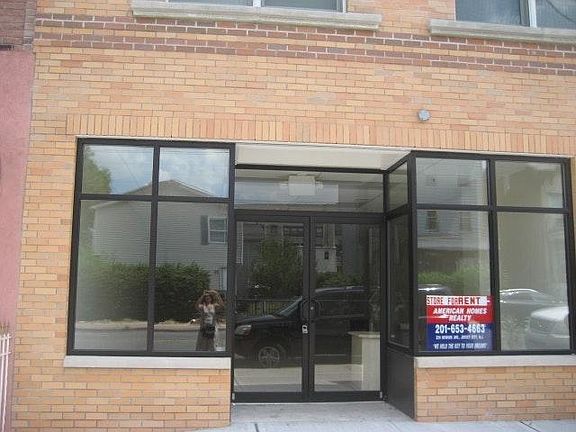2nd image of 372 Pacific Ave