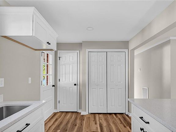 5th image of 1307 Fairview St