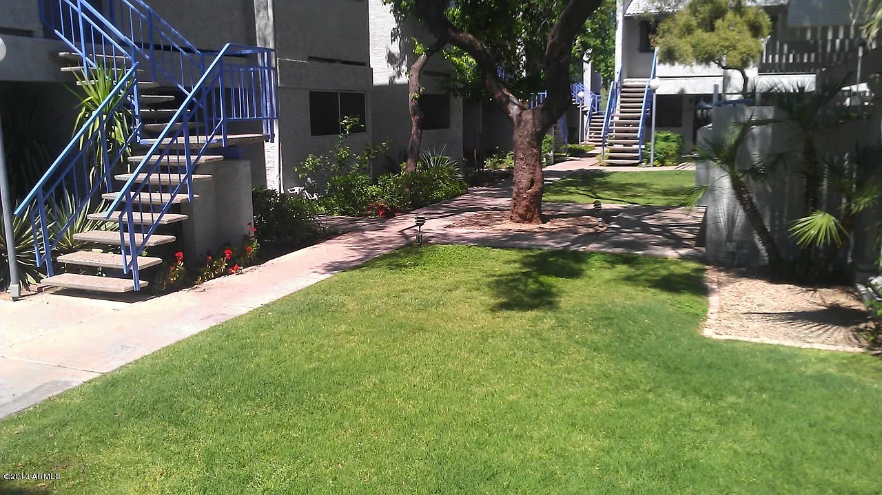 Wonderful home in a quiet gated community. — Photo 1