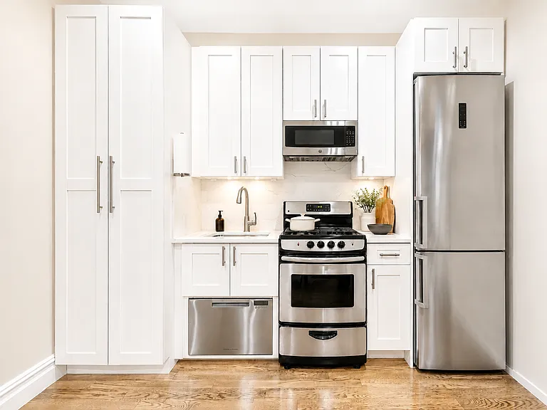 321 W 11th St #14C — Photo 2