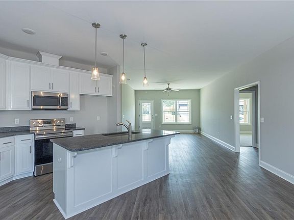 4th image of 10 Vineyard Dr