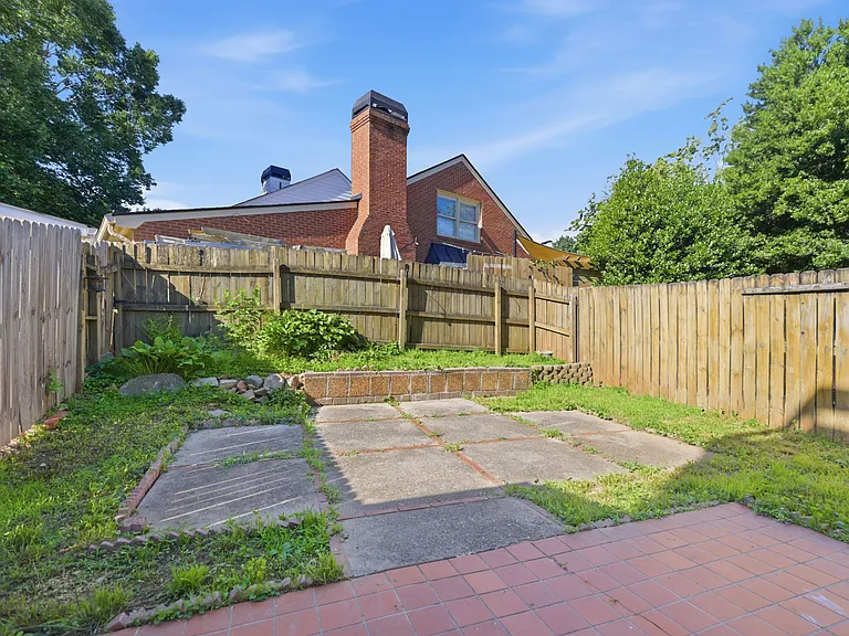 320 Forestgate Ct — Photo 29