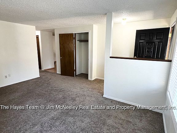 4th image of 380 NE Hyde Cir