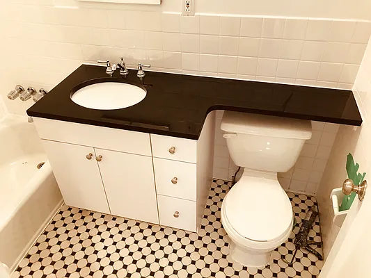 Rented by Metropolis Real Estate of Manhattan | media 16