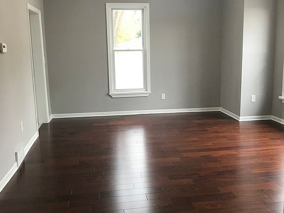 5th image of 1021 E Benton St