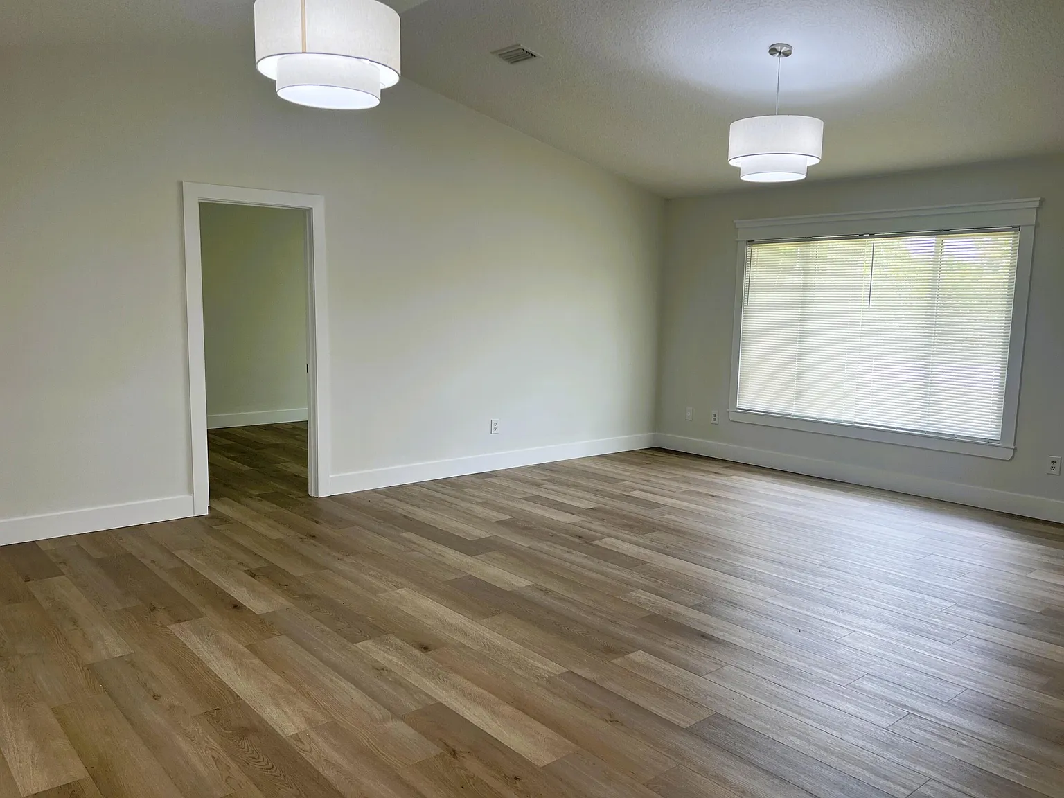 2 bed, 2.0 bath, 1008 sqft, $1,975 — Photo 2
