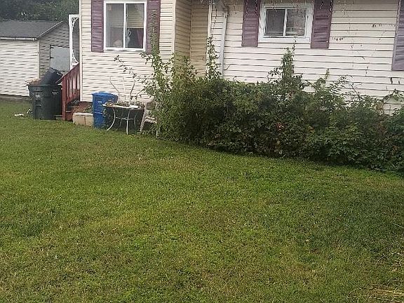 4th image of 4915 Nash St NE
