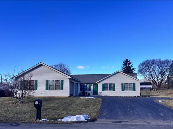 5267 Foxcroft Dr, Schnecksville, PA 18078