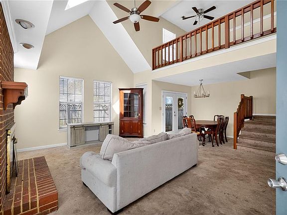 4th image of 104 White Ridge Ln