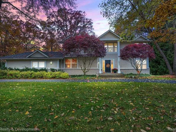 4662 Coachmaker Dr, Bloomfield Hills, MI 48302