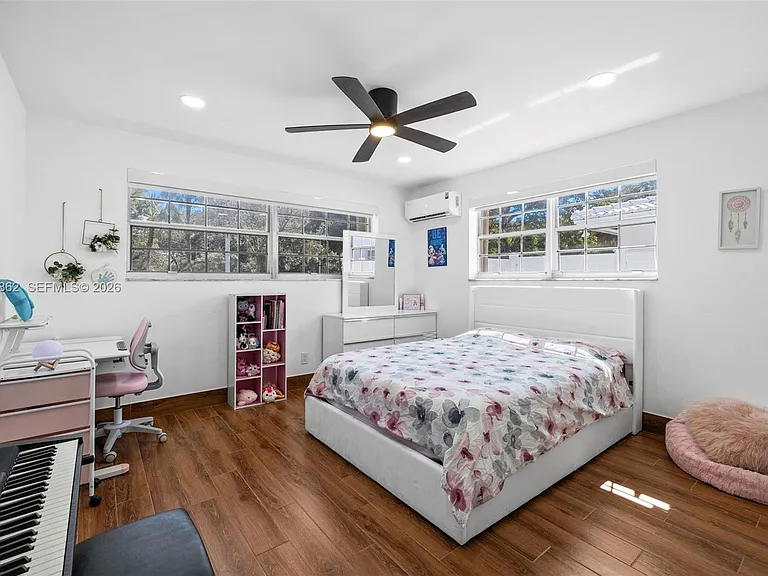 3460 N 46th Ave — Photo 36