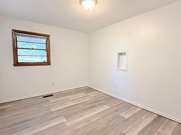 365 Stacy Rd — Photo 10