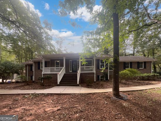 121 Northwoods Rd, Sharpsburg, GA 30277