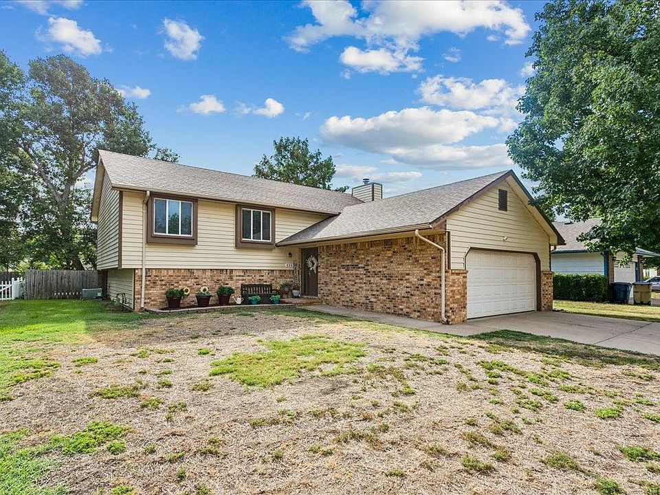 1st image of 424 N Pine Grove Cir