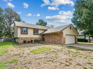 424 N Pine Grove Cir, Wichita, KS 67212