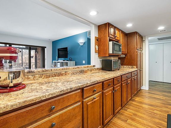 5th image of 6302 Mineral Point Road #304