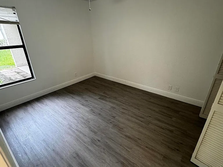 1525 Lake Crystal Dr #C — Photo 14