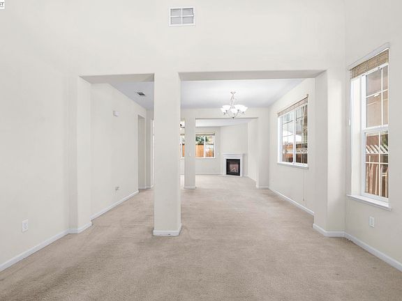 4th image of 2472 Grant St