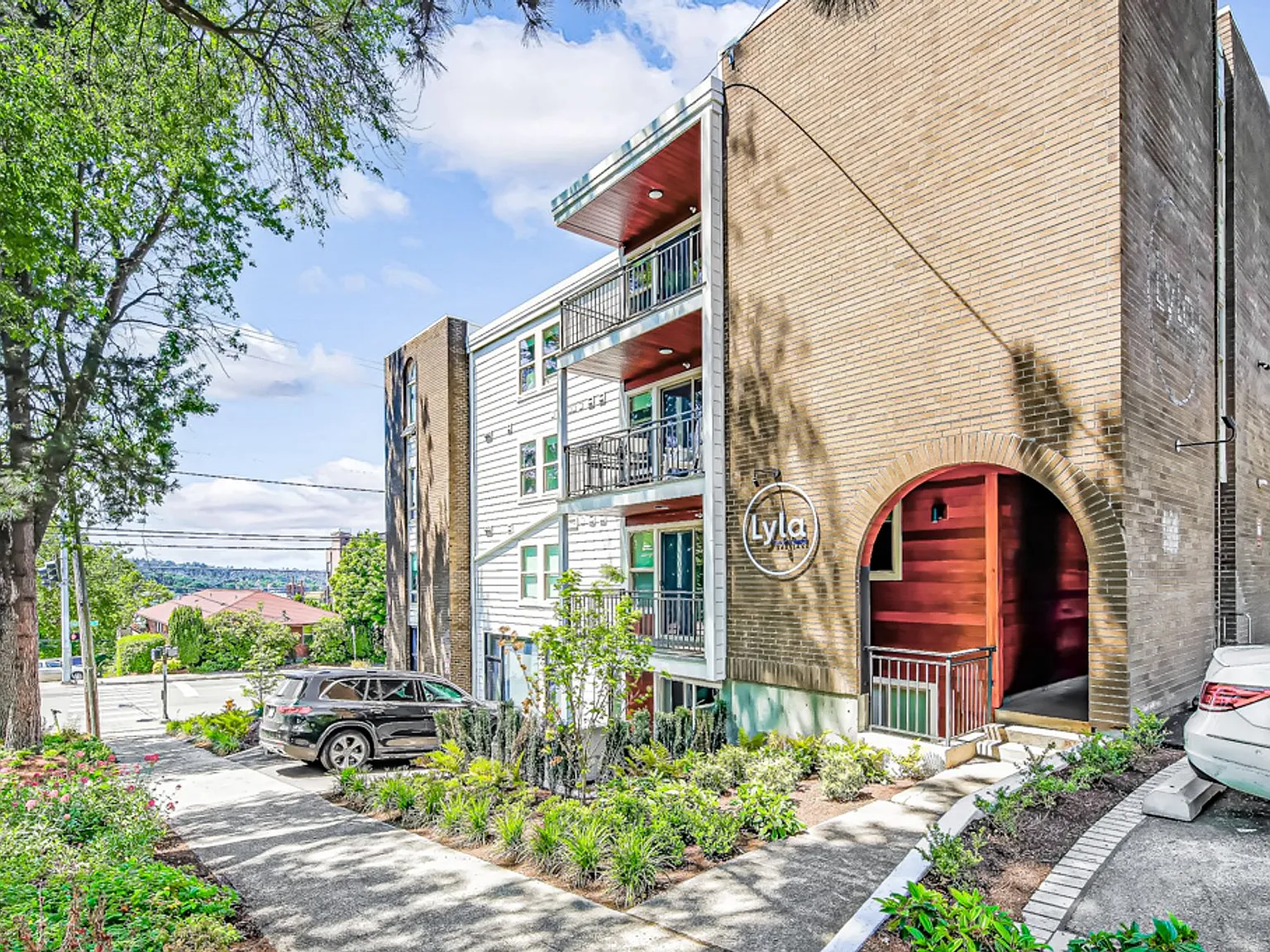 LYLA Eastlake Apartments — Photo 2
