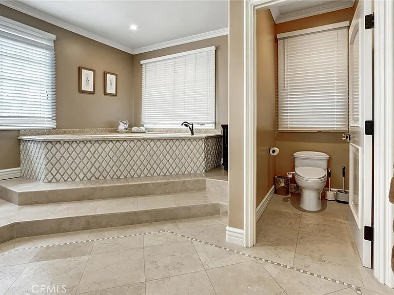 4751 Topeka Dr — Photo 36