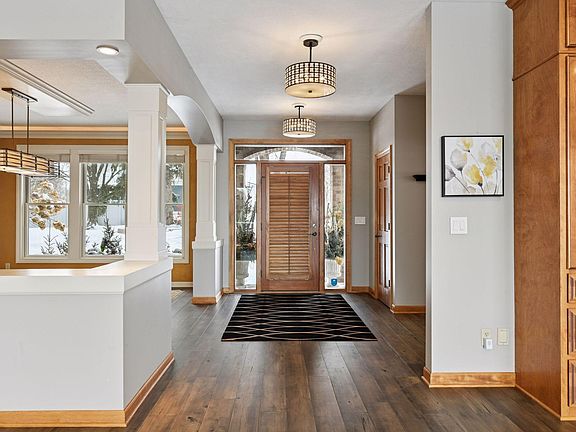 3rd image of 6480 Yosemite