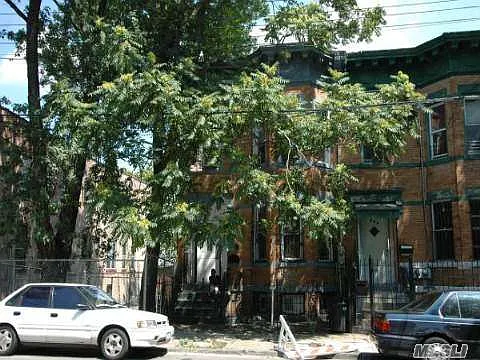885 Belmont Ave photo 1