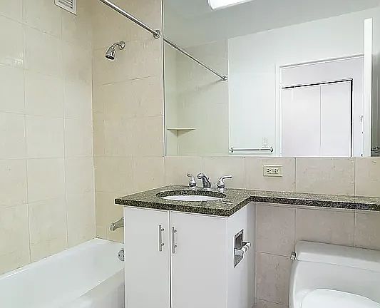 3rd image of 460 W 20th St APT 4L