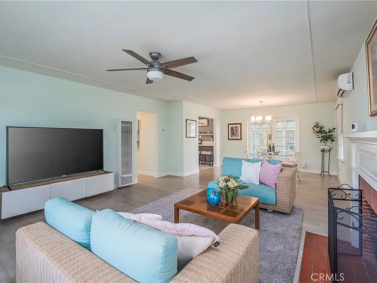 114 E Dexter St — Photo 4