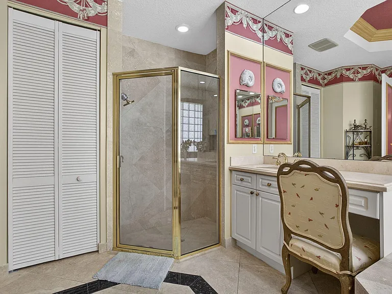 10880 Northgreen Dr — Photo 22